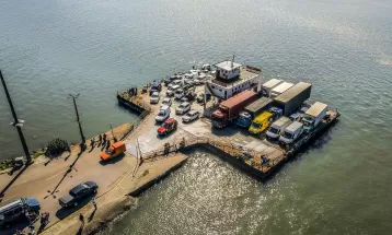 DER-PR amplia horário em que veículos pesados podem usar o ferry boat de Guaratuba