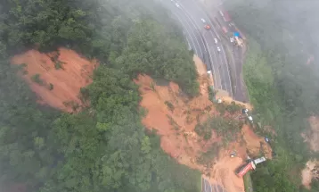 Segundo corpo retirado de deslizamento na BR-376 é de motorista que teve caminhão reconhecido por cunhado 