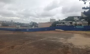 Terreno de Mercado Municipal de Ponta Grossa vai virar estacionamento provisório, diz prefeitura