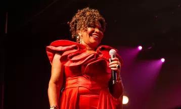 Margareth Menezes é homenageada em premiação feminina que laureia Manu Gavassi pelo álbum 'Gracinha'