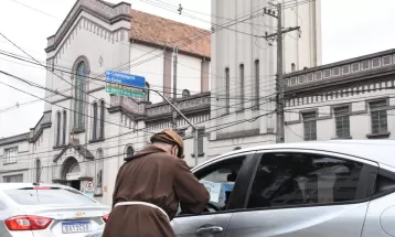 Bênção de automóveis dos freis capuchinhos ocorre nesta sexta (6) em Curitiba