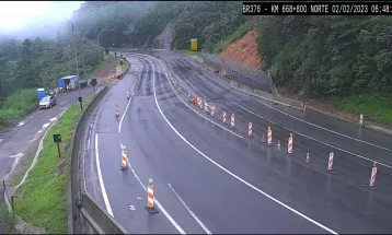 BR-376 é interditada pela segunda vez nesta quinta (2) entre Paraná e Santa Catarina em trecho onde houve deslizamento