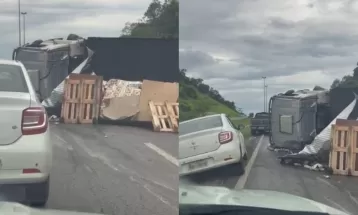 Caminhão carregado de cerveja tomba na BR-277, e trânsito flui em uma pista; carga foi saqueada