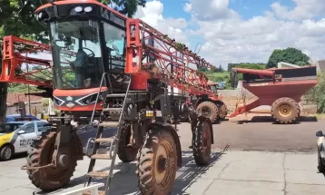 Criminosos amarram pessoa e roubam máquinas agrícolas, em Corbélia 