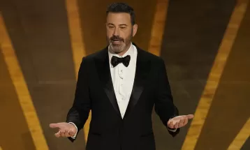 Após tapa de Will Smith, Jimmy Kimmel faz piadas sobre briga no palco na abertura do Oscar