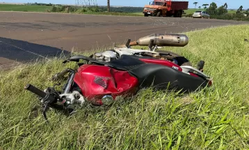 Motociclista morre ao fazer curva e bater em caminhonete em Nova Laranjeiras, diz PRE