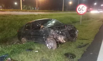 Idoso fica em estado grave após carro capotar na BR-277 em Curitiba