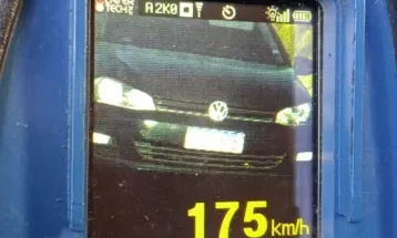 Carro é flagrado a 175 km/h em Palmeira: 'Repense suas atitudes no trânsito', diz polícia