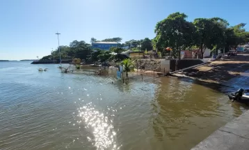 Prainhas de Porto Rico desaparecem após nível do Rio Paraná subir