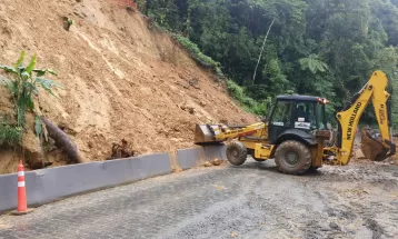 Acúmulo de chuva faz DER interditar Estrada da Graciosa; previsão é retomar trânsito nesta segunda (1º)