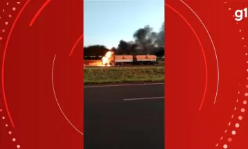 VÍDEO: Caminhão carregado de soja pega fogo na BR-163, em Toledo