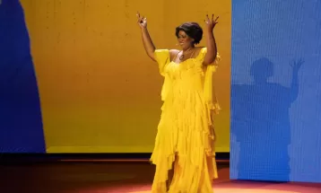 Alcione é interpretada por Lilian Valeska nas dramatizações do 30º Prêmio da Música Brasileira