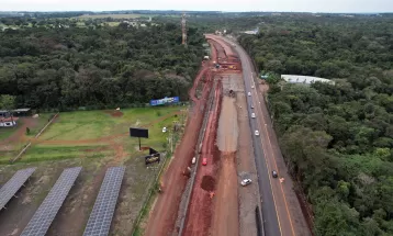 Rodovia das Cataratas tem trecho novamente interditado para transporte de vigas nesta terça (6), em Foz do Iguaçu