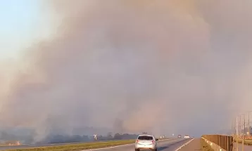 Incêndio em vegetação interdita BR-277 em São José dos Pinhais, diz PRF