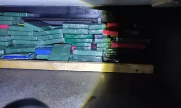 Polícia apreende mais de 200 kg de cocaína em van escolar em Vera Cruz do Oeste