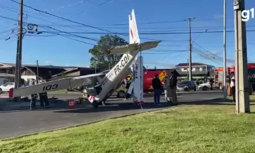 VÍDEO: avião monomotor faz pouso forçado em rua de União da Vitória