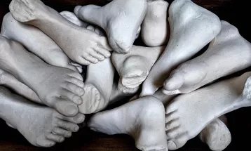 Com obras tridimensionais, MAC Paraná apresenta mostra "O Estranho que Mora Comigo"