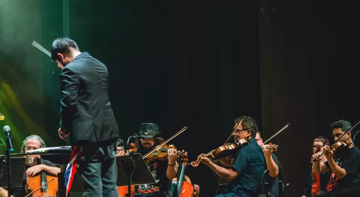 Viola e violinos: Teatro Guaíra recebe Orquestra Cordas do Iguaçu e “Clássicos do Sertanejo”