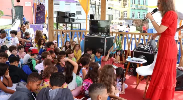 Invisibilidade feminina persiste na literatura, afirma escritora