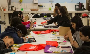 Oficinas gratuitas unem história e arte em Curitiba