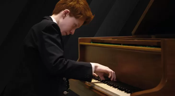 Talento da música, jovem pianista Inácio Wild se apresenta em Curitiba