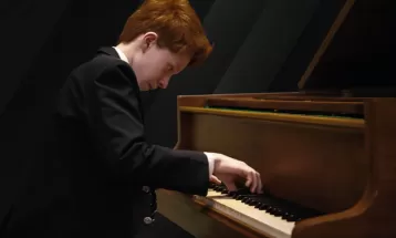 Talento da música, jovem pianista Inácio Wild se apresenta em Curitiba