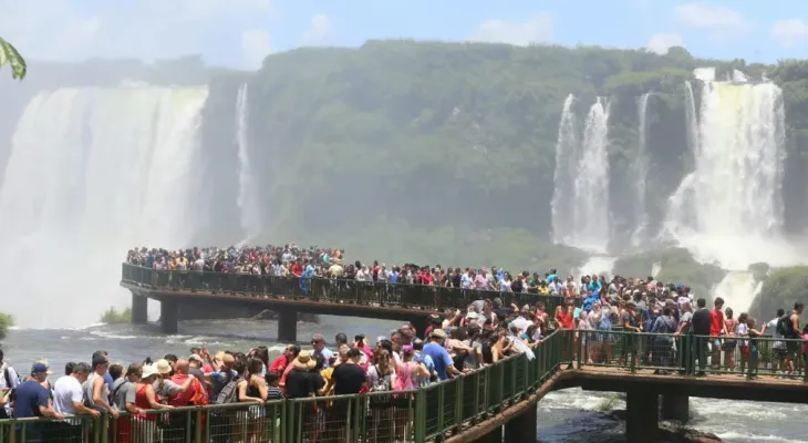 Projeto que propõe fim dos feriados divide opiniões e preocupa setor de turismo