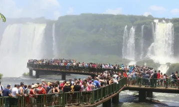Projeto que propõe fim dos feriados divide opiniões e preocupa setor de turismo