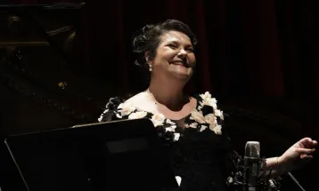Com regência de Marília Vargas, concerto da Camerata Antiqua de Curitiba une clássicos e estreias na Capela Santa Maria