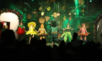 Em Curitiba, Natal da Ceasa traz frutas e legumes como personagens para falar de alimentação