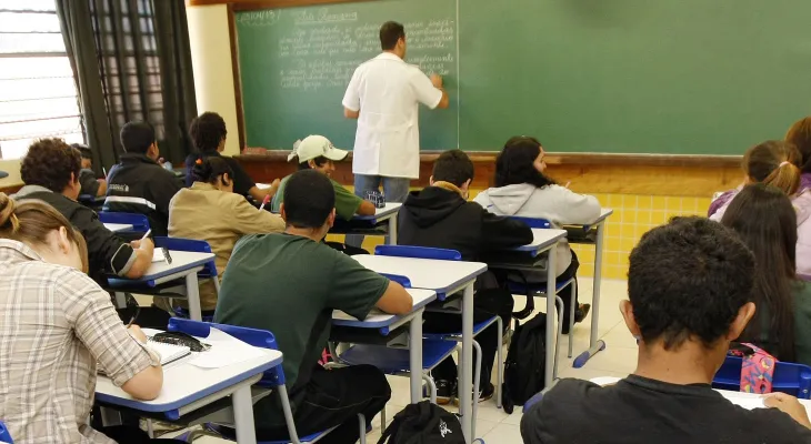 Hora-atividade: SEED recorre a manobra para descumprir decisão do STJ