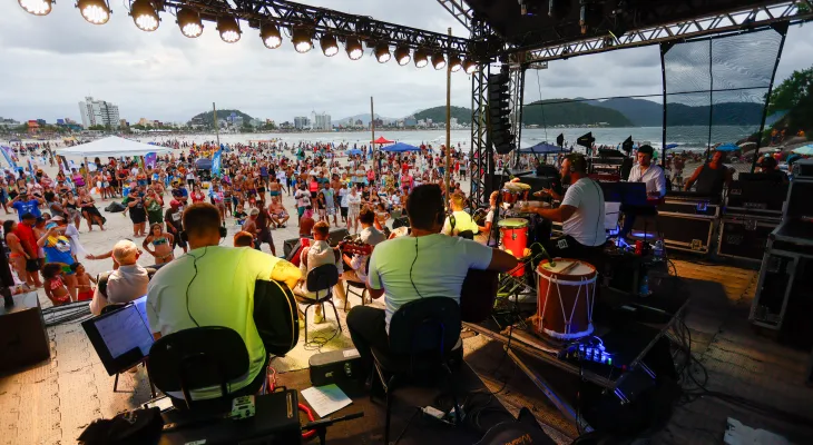 Cultura lança edital para artistas paranaenses se apresentarem no Verão Maior Paraná