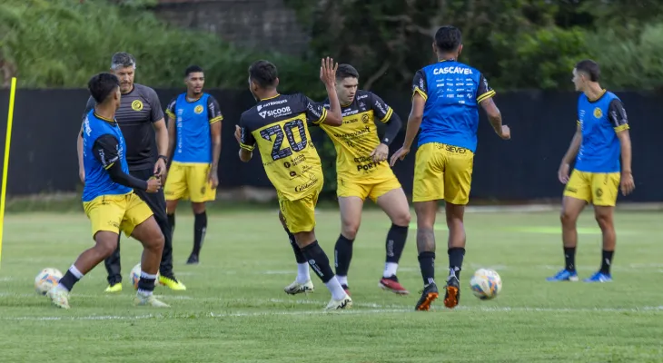 Robinho e Schutz: A esperança de gols para o FC Cascavel em 2025