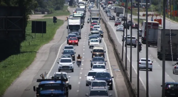 Tá difícil descer pra BC: BR-101 enfrenta longos congestionamentos e risco de colapso no trânsito