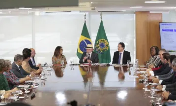 União sanciona lei que restringe uso de celulares nas escolas