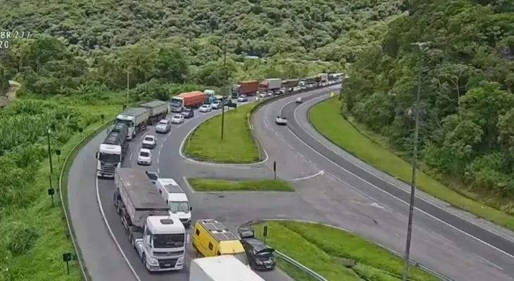 Congestionamentos e Obras na BR-277 Impactam Férias no Litoral Paranaense