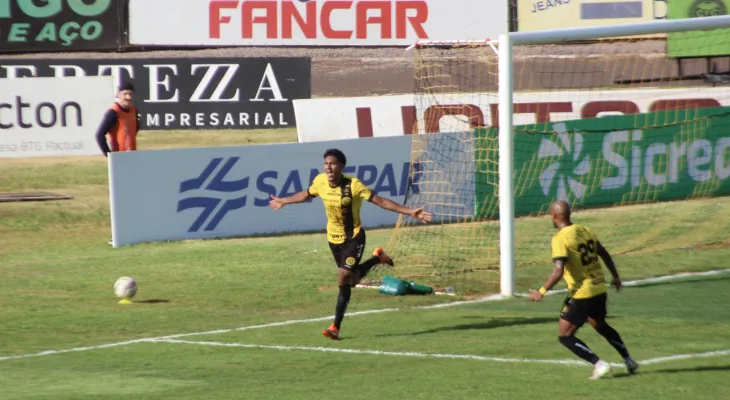 Cascavel aumenta a invencibilidade diante do Coritiba no Estadual