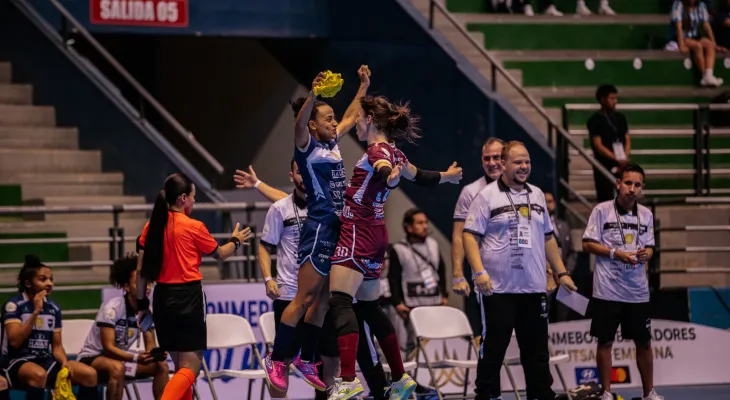 Camila e Júlia estão na Seleção Brasileira de futsal