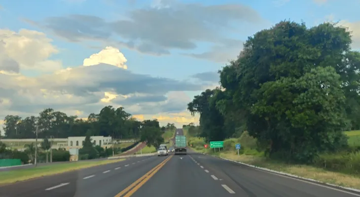 Tráfego nas rodovias do Paraná: fluxo normal neste domingo (26)