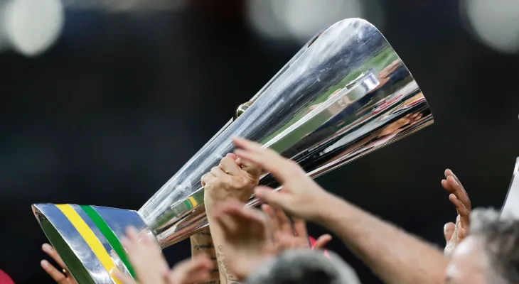 A primeira grande taça do futebol brasileiro