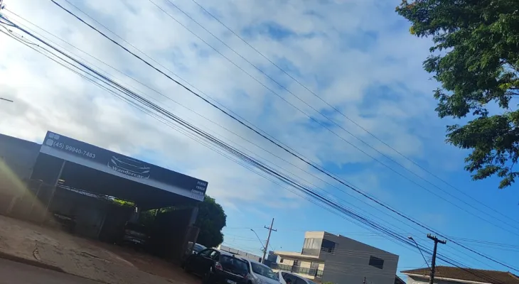 Domingo ensolarado e quente em Cascavel, com máxima de 30°C