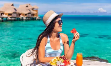 Alimentação leve e refrescante: como manter o equilíbrio nos dias quentes