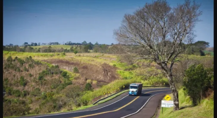 Condições de algumas rodovias do Paraná: tráfego fluindo normalmente