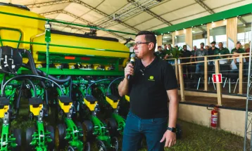 John Deere lança série de plantadeiras PL1200 e Carreta Graneleira 