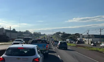 Movimento intenso na BR-277 em Cascavel devido ao Show Rural