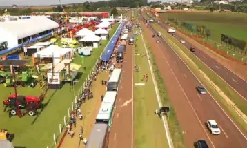 Trânsito segue fluindo normalmente, mas com lentidão durante o Show Rural Coopavel em Cascavel