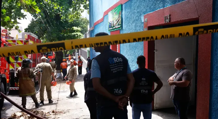 Incêndio destrói fantasias de escolas da Série Ouro do carnaval carioca