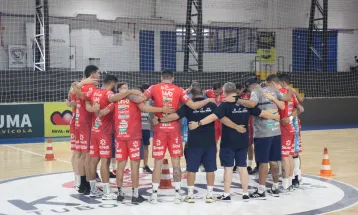 Um clássico no primeiro amistoso para matar a saudade de casa