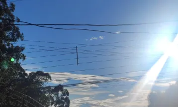 Calor e pancadas de chuva marcam o sábado de verão em Cascavel