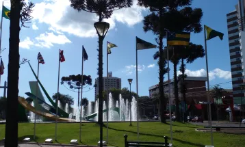 Segunda-feira ensolarada e quente em Cascavel